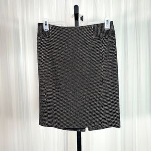 Business pencil skirt in black & white wool tweed